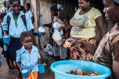 Programa para combatir la desnutrución infantil en Mozambique